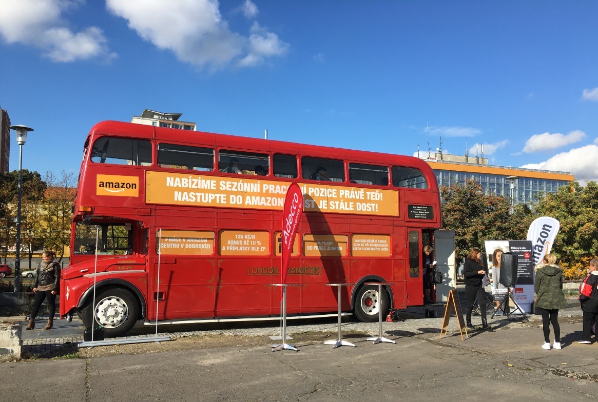 Roadshow s náborovým autobusem
